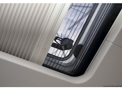 Tenda oscurante e zanzariera a plissé DOMETIC SkyScreen Pleated – installate in superficie